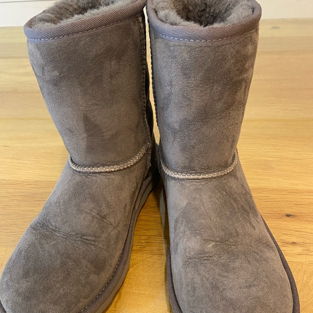 Ugg classic grey size 5